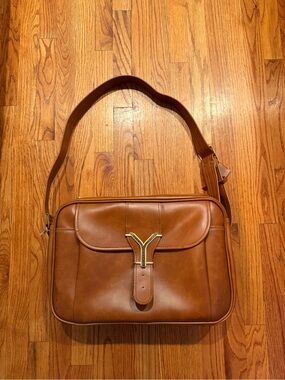 Vintage tan leather Invicta shoulder travel carry-on bag. NWOT